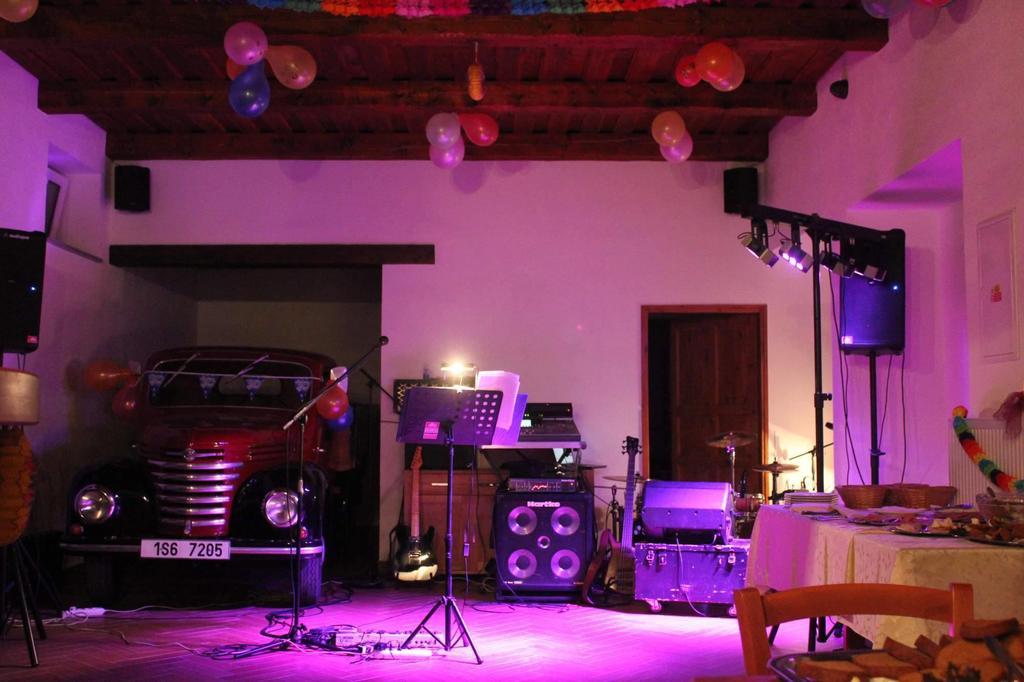 Penzion Pivovar Podlesi Příbram エクステリア 写真
